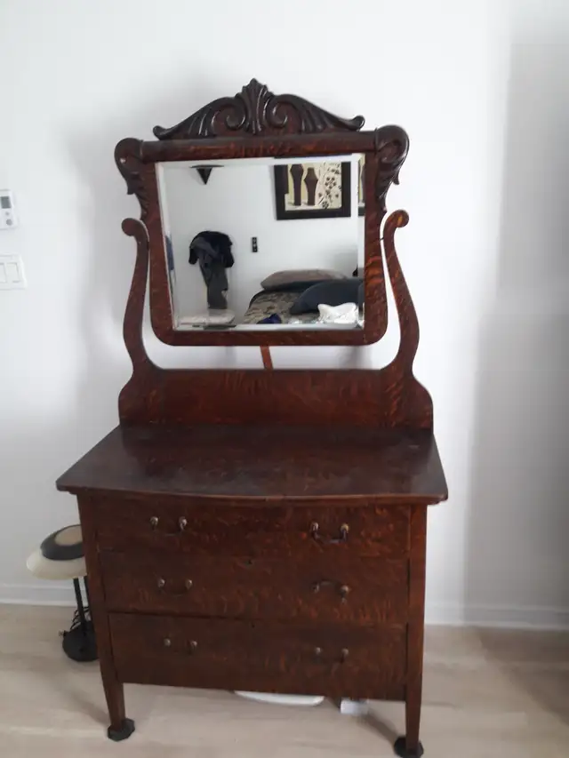 MEUBLE ANTIQUE A VENDRE  (2ème) in Dressers & Wardrobes in Longueuil / South Shore - Image 3
