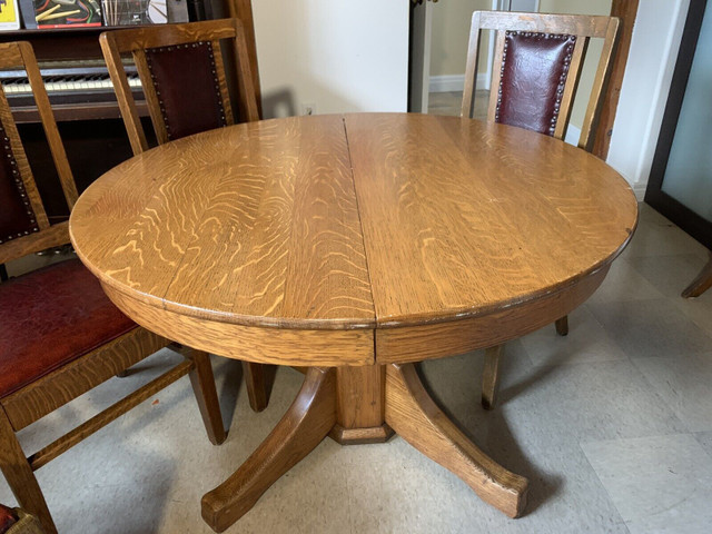 Solid oak pedestal table in Dining Tables & Sets in Truro