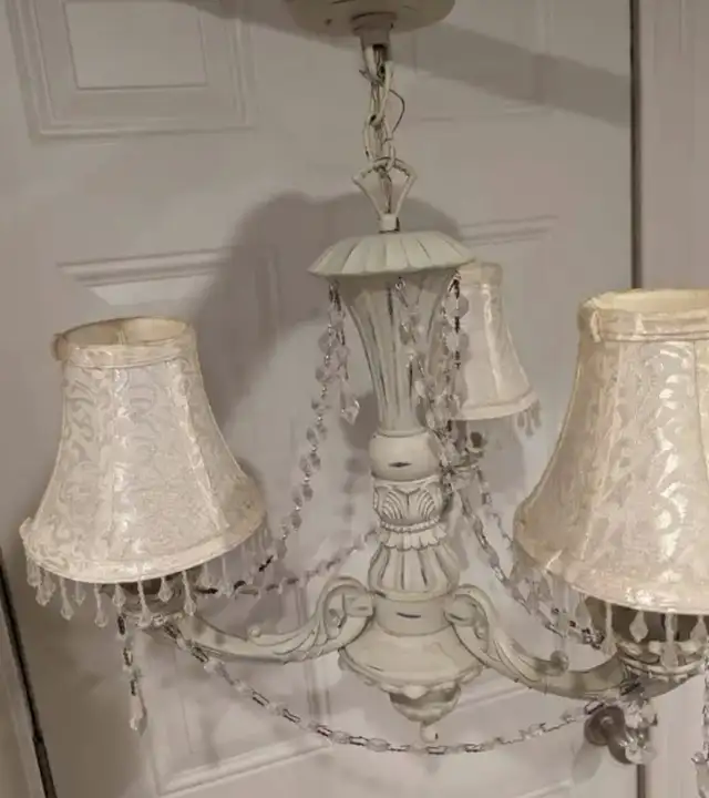 Beautiful White Chandelier Light in Indoor Lighting & Fans in London - Image 4