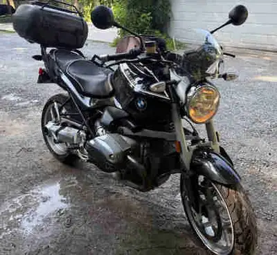 84,500kms. The bike comes with factory hard bags, bikini windshield plus after an after market full...