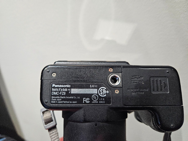 Panasonic LUMIX FZ8, carte 8GB, câbles, chargeur et 3 batteries dans Appareils photo et caméras  à Longueuil/Rive Sud - Image 4