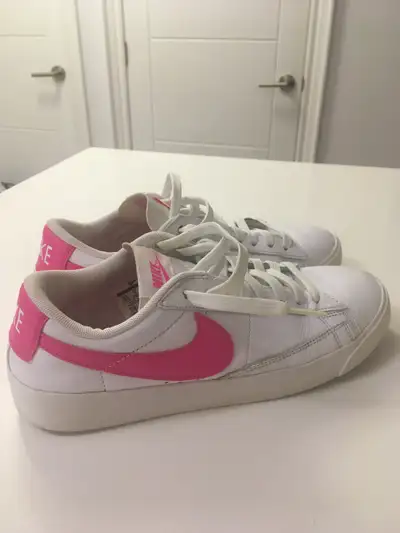 Nike Sneaker Trainer Running Shoes White with Pink Swoosh 8.5, View more