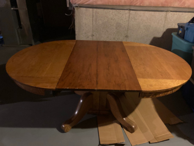 Antique Oak Dining Table Set in Dining Tables & Sets in Hamilton - Image 2