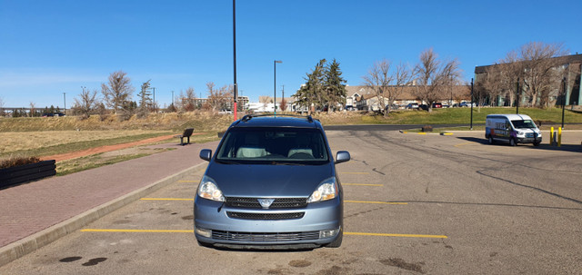 2004 Toyota Sienna XLE Minivan in Cars & Trucks in Lethbridge