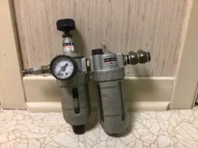 Filtreur et lubrificateur de compresseur, View more