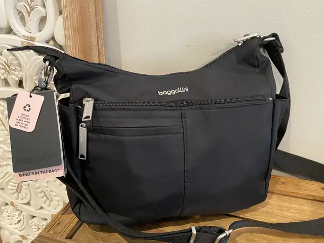 New Baggallini Anti-theft Free Time Crossbody Bag Purse in Women's - Bags & Wallets in Oshawa / Durham Region - Image 9