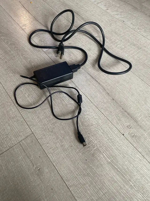 24V 2.5A 60W AC/DC Power Adapter – 3-Pin Round Connector