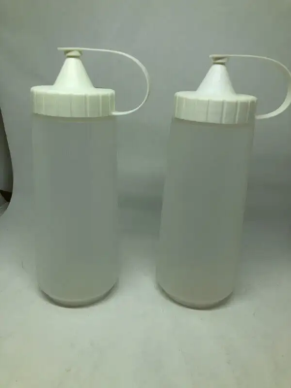 2 vintage Rubbermaid Squeeze bottles -16 oz62863271920771122