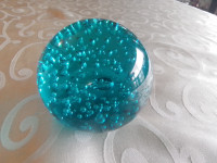 ROUND TURQUOISE GLASS PAPERWIEGHT WITH CONTOLED BUBBLES