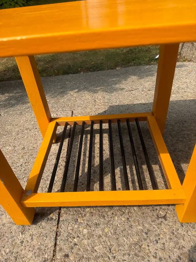 Wooden Side Table in Other Tables in Mississauga / Peel Region - Image 4
