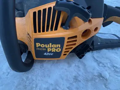I'm selling a Poulan Pro 42cc chainsaw, model PP4218A. This chainsaw has an 18-inch bar, ready to ta...