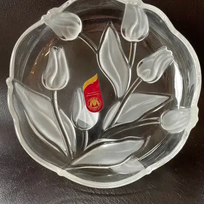 NEW Mikasa Walther 7” Frosted Tulips Etched Glass Bowl, View more