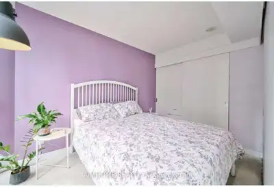 DT Best Location Yonge/Bloor Luxury Condo 1Bed+1Bath Rent $ 2100