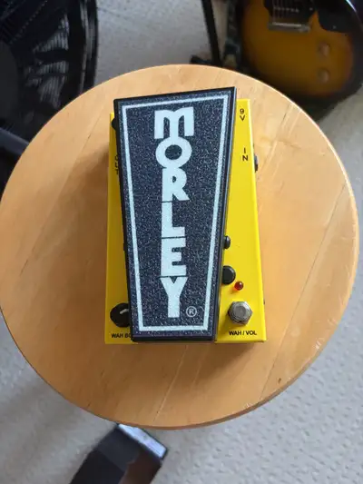 Mint condition Morley 20/20 power wah, retails new at 279$ before taxes. The Power Wah Volume is the...