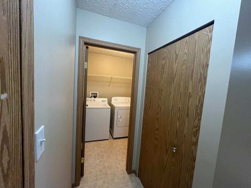 Sherwood Park 2bd1bath $1585 in-suite laundry 3