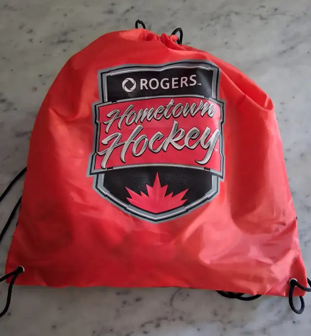 Hockey Town Scarf, Gloves & Hat in Hockey in Windsor Region - Image 7