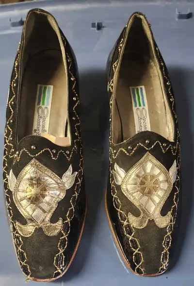 Step into style with these vintage handmade Arnold Churgin black leather shoes, a unique blend of el...