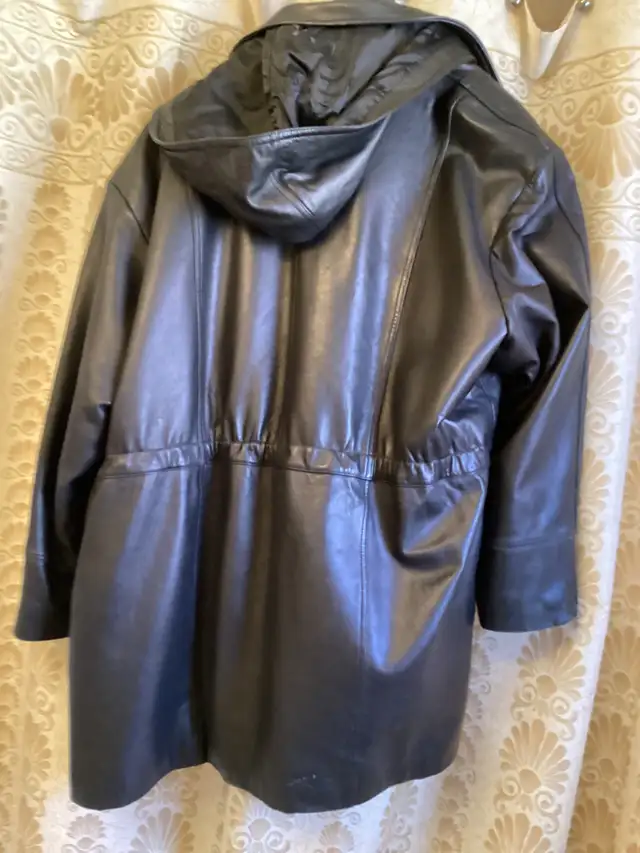 Leather jacket women’s Danier in Women's - Tops & Outerwear in Markham / York Region - Image 3