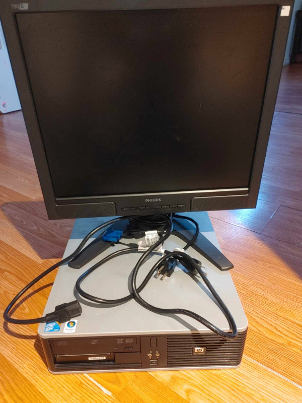 ordinateur hp , ecran 19p speaker integrer , clavier et souris dans Ordinateurs de bureau  à Sherbrooke