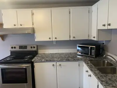 Summer lease! 5 bedroom fully renovated, furnished, utilities included, detached house in a great lo...