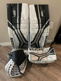 Vaughn V10 33+2 pads and blocker and glove 