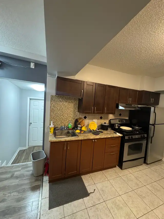 Room for Rent in a 3-Bedroom Unit - Sandy Hill in Room Rentals & Roommates in Ottawa - Image 6