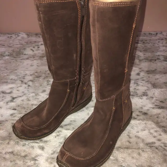 Timberland Leather Winter Boots Womens Size 7.5M  in Women's - Shoes in Calgary - Image 6