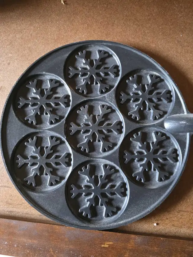 Cast iron Snowflake Pancake Pan in Kitchen & Dining Wares in Ottawa - Image 3