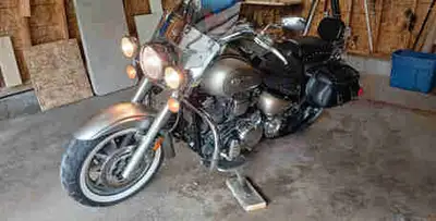 2005 Yamaha Roadstar Silverado 1700 cc, a must see , everything works as it should, lots of chrome,...