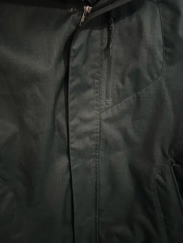 Women’s Medium Under Armour winter jacket in Women's - Tops & Outerwear in Sudbury - Image 7