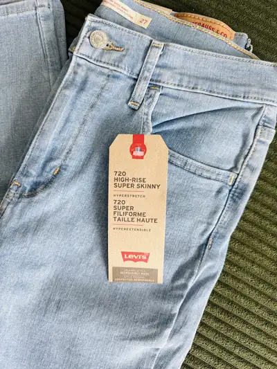 Levi’s Women’s 720 Super Skinny Jeans – Size 27 – B, View more
