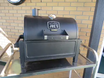 Oklahoma Joes ‘Rambler Model’ as NEW condition Portable / Table Top Charcoal Smoker/ BBQ Heavy Cast:...