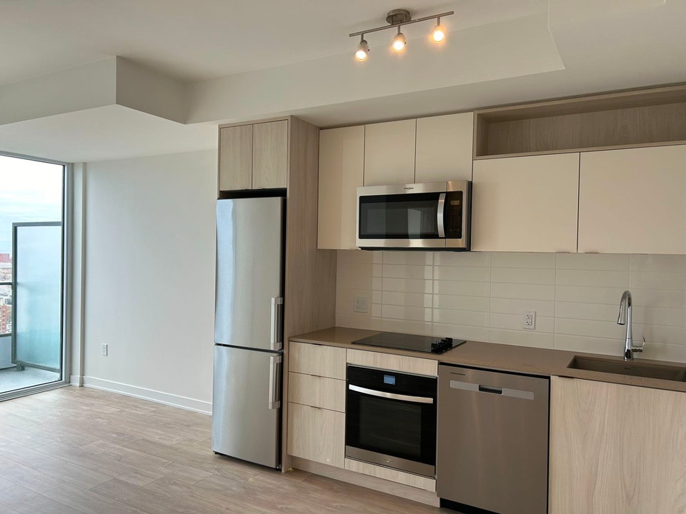 New Downtown Toronto Condo– Private Bedroom-All Utilities & 1Gbp 3