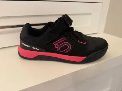 Five Ten Hellcat clip in mountain bike shoes women’s 11, View more