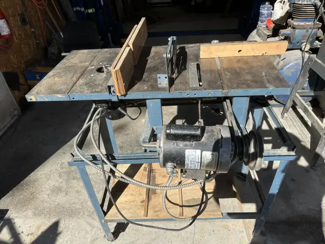 8” table saw with router attachment in Power Tools in Red Deer - Image 2