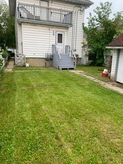 Fantastic 2 bedroom basement duplex suite located in Glenora!