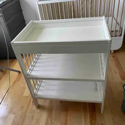 Table à langer Ikea très bonne condition , View more
