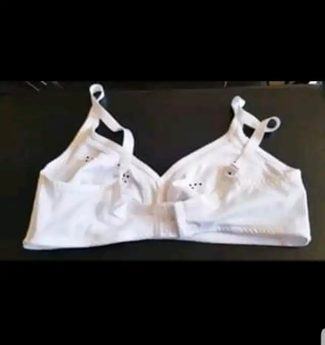 BRAND NEW! White embroidered wireless Bra. 44D / Soutien gorge62863286037378121