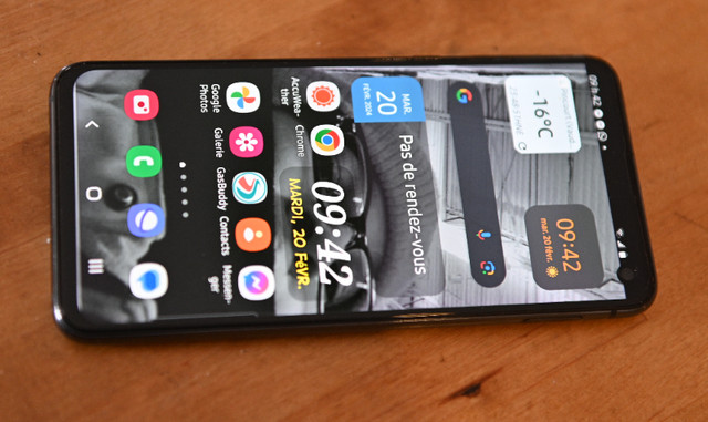 Samsung Galaxy S10e petit format 128gb (île Perrot) dans Téléphones cellulaires  à Ville de Montréal - Image 2