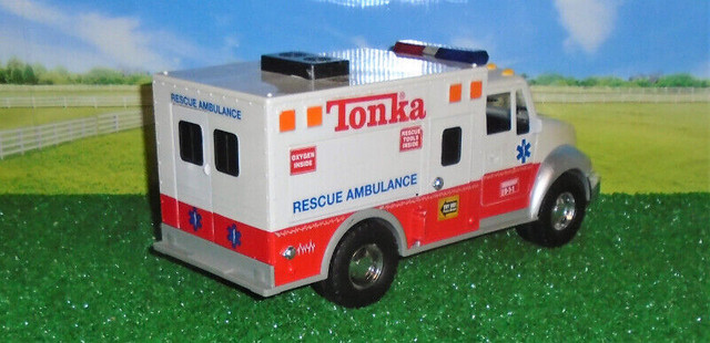 Tonka / Ambulance / Batteries dans Art et objets de collection  à Laval/Rive Nord - Image 2