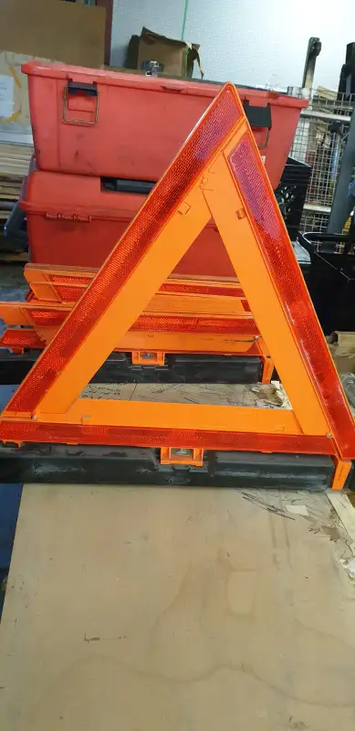 James King safety warning triangle flare kit . Model 1005. Three 17" warning triangles alert drivers...