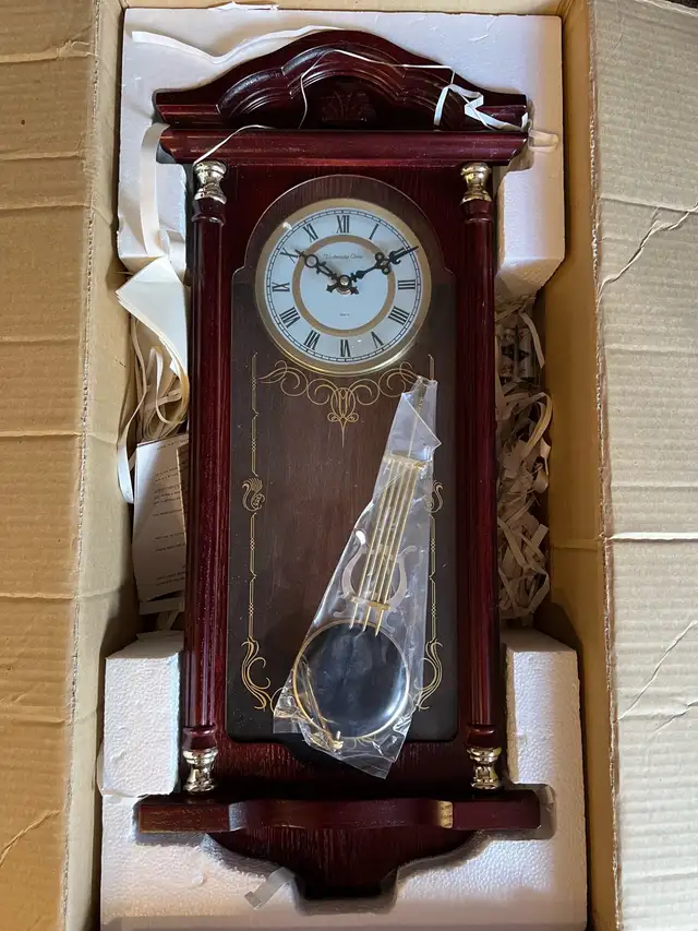 wall chime clock brand new in box  in Home Décor & Accents in Markham / York Region - Image 2