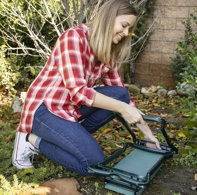SONGMICS Garden Kneeler & Seat with Tool Bag in Outdoor Tools & Storage in Oshawa / Durham Region - Image 8