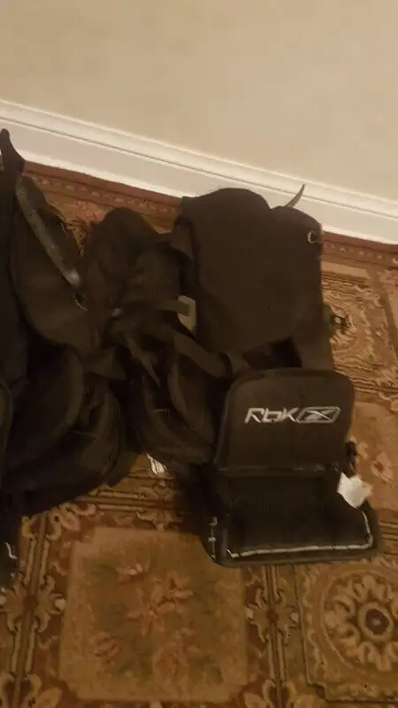Reebox RBK 6K  JR 29" 74cm Goalie pads in Hockey in Markham / York Region - Image 9