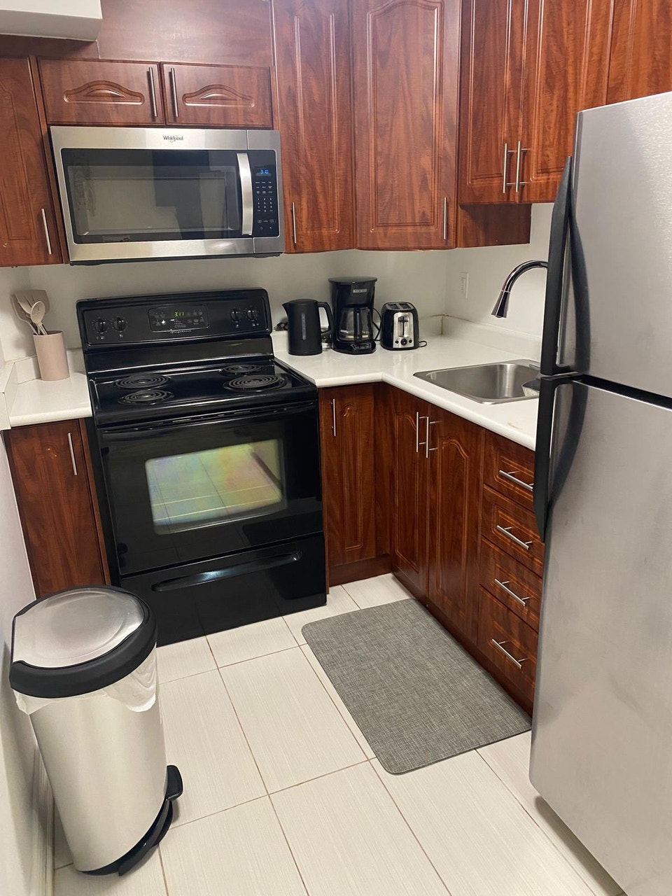 one bedroom all inclusive with cable and Internet 5