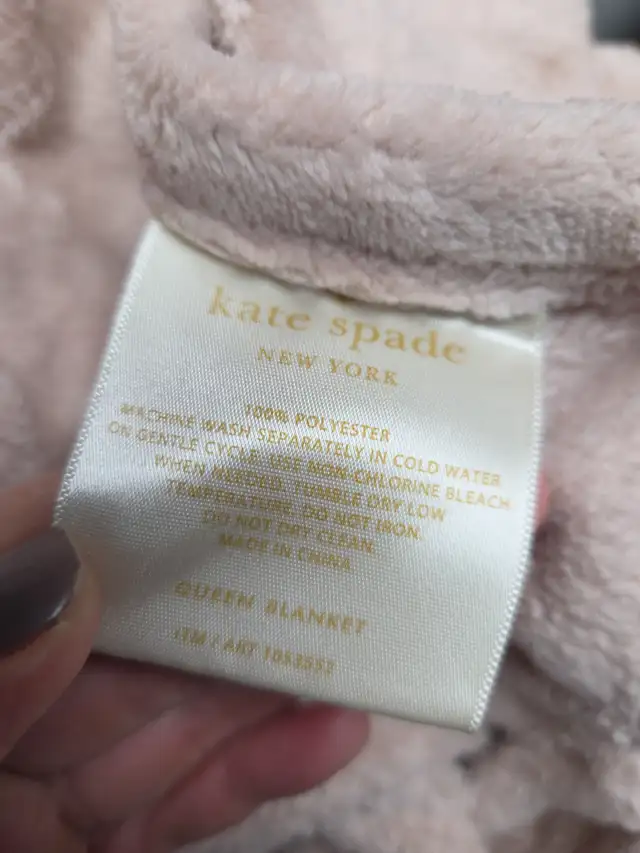 Blankets in Bedding in St. Catharines - Image 3