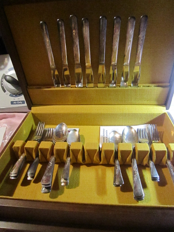 REVELATION silverware set for 8 in Arts & Collectibles in Cole Harbour - Image 2