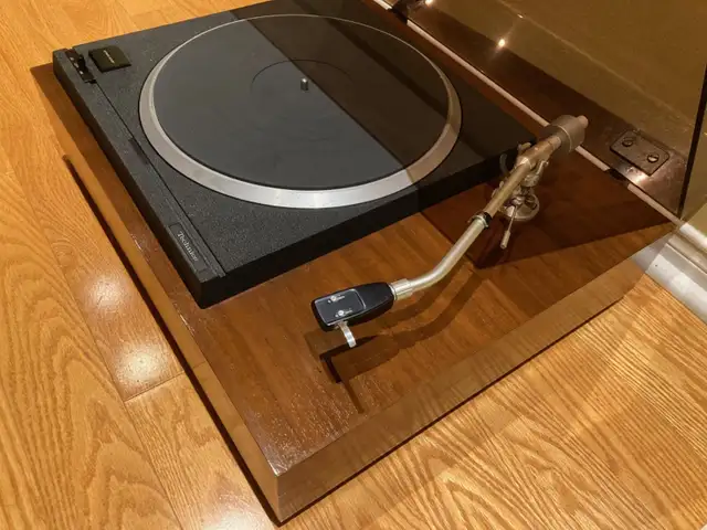 Technics SP-20 turntable with Fidelity Research tonearm in Stereo Systems & Home Theatre in Mississauga / Peel Region - Image 6