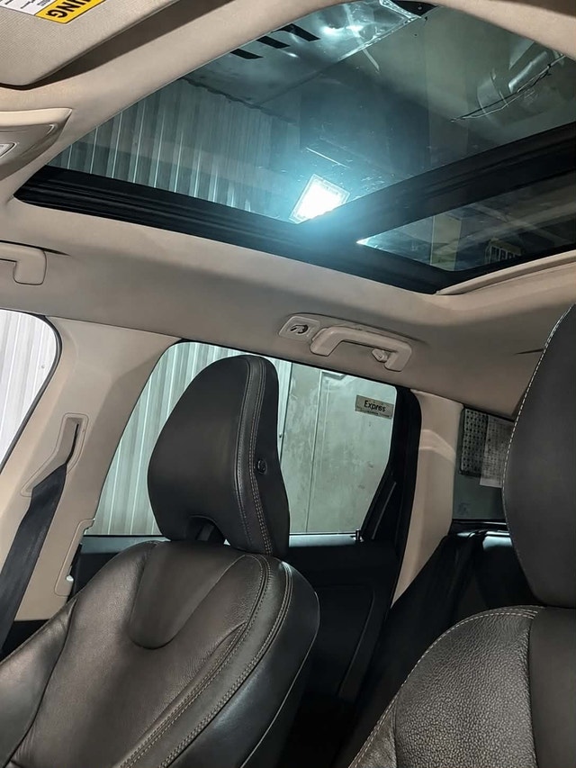 Volvo XC60 T6 awd 2010 - toit panoramique - 418-932-6595 — photo 3