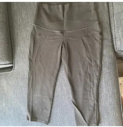 (2) Thyme maternity cropped pants size S, View more